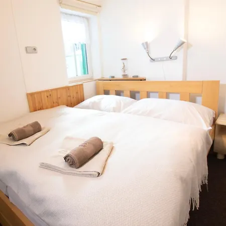 Horska Hugo Lodge *